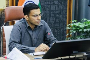 सिर्फ नाम की नहीं, जवाबदेही की हेल्पलाइन होनी चाहिए: डीएम सविन बंसल ने अफसरों को दो टूक चेताया