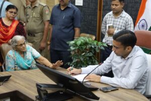 जिलाधिकारी का कड़ा एक्शन: विधवाओं, बुजुर्गों और गरीबों की समस्याओं का त्वरित समाधान, 144 शिकायतों का निस्तारण