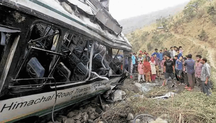बिलासपुर बस हादसा: एक परिवार के चार सदस्य जिंदा-दमित, आठ वर्षीय शौर्य ने दी मुखाग्नि, पूरा गांव शोक में डूबा