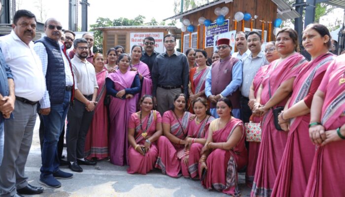 जिलाधिकारी बोले — “महिलाओं के हाथों में विकास की चाबी! सीएम की प्रेरणा से शुरू हुई ‘फ्री सखी कैब’, ऑटोमेटेड पार्किंग से मिलेगा जाम से छुटकारा