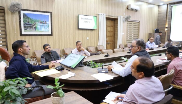 डीएम सविन बंसल का जिला अस्पताल पर औचक प्रहार — विलंब पर फूटा गुस्सा, मौके पर ही 91 लाख की स्वीकृति