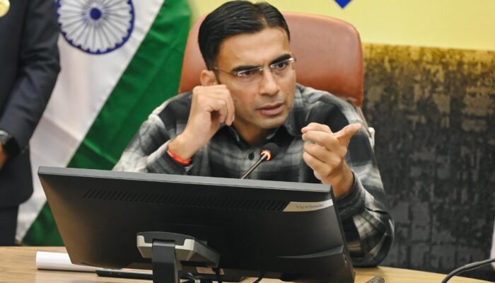 प्रधानमंत्री के आगमन से पहले देहरादून में तैयारियों की गूंज — डीएम सविन बंसल की कोर टीम संग मैराथन बैठक, दिए सख्त निर्देश