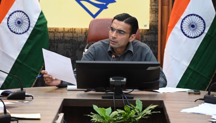 डीएम सविन बंसल की सख्ती से हिल गया सिस्टम -“फर्जीवाड़े पर बुलडोजर” वेतन जब्त, FIR दर्ज