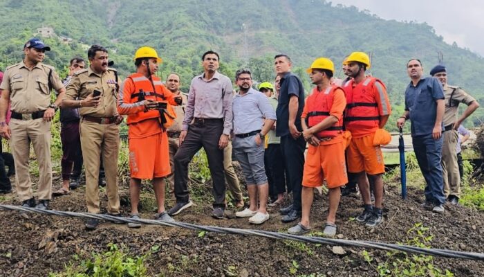 सेरागांव में DM विजिट से हड़कंप: DM सविन ने ग्राउंड जीरो से संभाला मोर्चा, अफसरों की लगी क्लास, राहत-रिकवरी पर वॉर मोड में प्रशासन