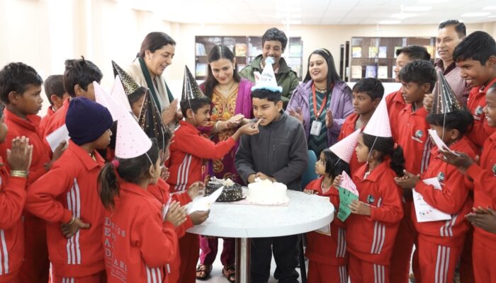 “प्रशासन की मिसाल: डीएम सविन बंसल के बेटे का जन्मदिन भिक्षावृत्ति से मुक्त बच्चों के बीच सेलिब्रेट”