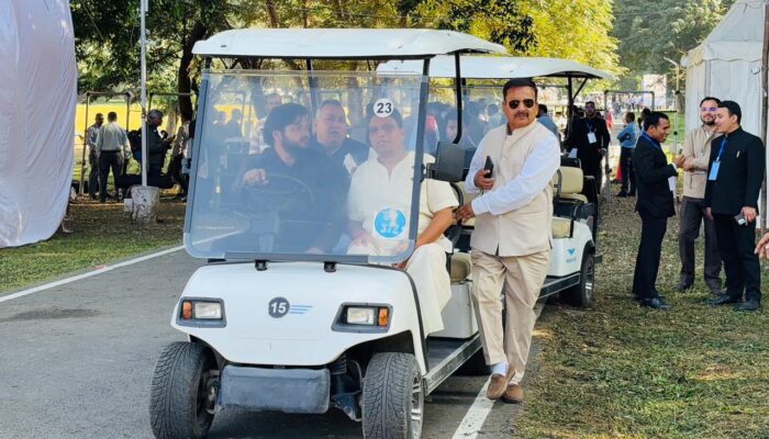 राज्य स्थापना दिवस पर देहरादून एफआरआई में प्रशासन का स्मार्ट प्लान — 14 गोल्फ कार्ट और 15 शटल बसों ने संभाली आगंतुकों की सुविधा, जाम से मिली राहत