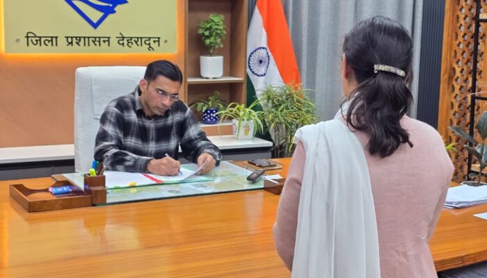 सनसनीखेज़ खबर : शराबी पति की दरिंदगी — पत्नी और बेटी को जलाने का प्रयास, व्यथित हेमलता ने डीएम सविन बंसल से लगाई गुहार