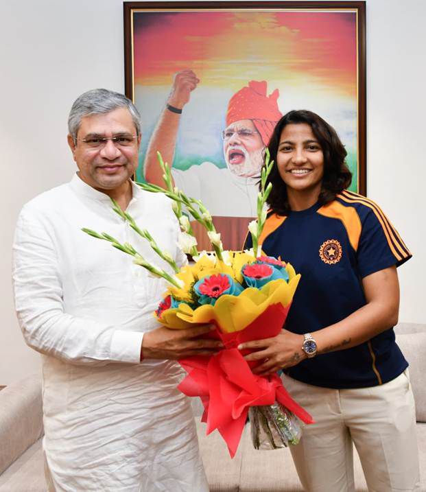 “उत्तराखंड की क्रिकेटर स्नेह राणा ने आईसीसी महिला विश्व कप 2025 में भारत को दिलाया विजय, केंद्रीय मंत्री से मिलीं”