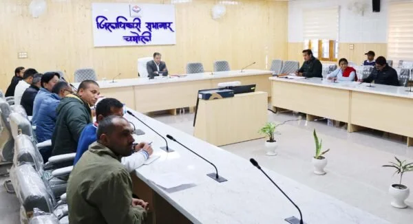 जिलाधिकारी गौरव कुमार ने ली जिला स्तरीय आधार मॉनिटरिंग समिति की बैठक