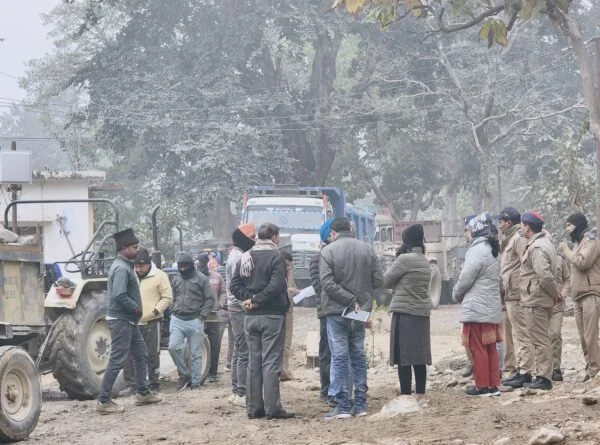 हरिद्वार–नजीबाबाद NH पर परिवहन विभाग और पुलिस ने ओवरलोड एवं अनफिट वाहनों पर चलाया सघन अभियान, 50 से अधिक वाहनों पर कार्रवाई