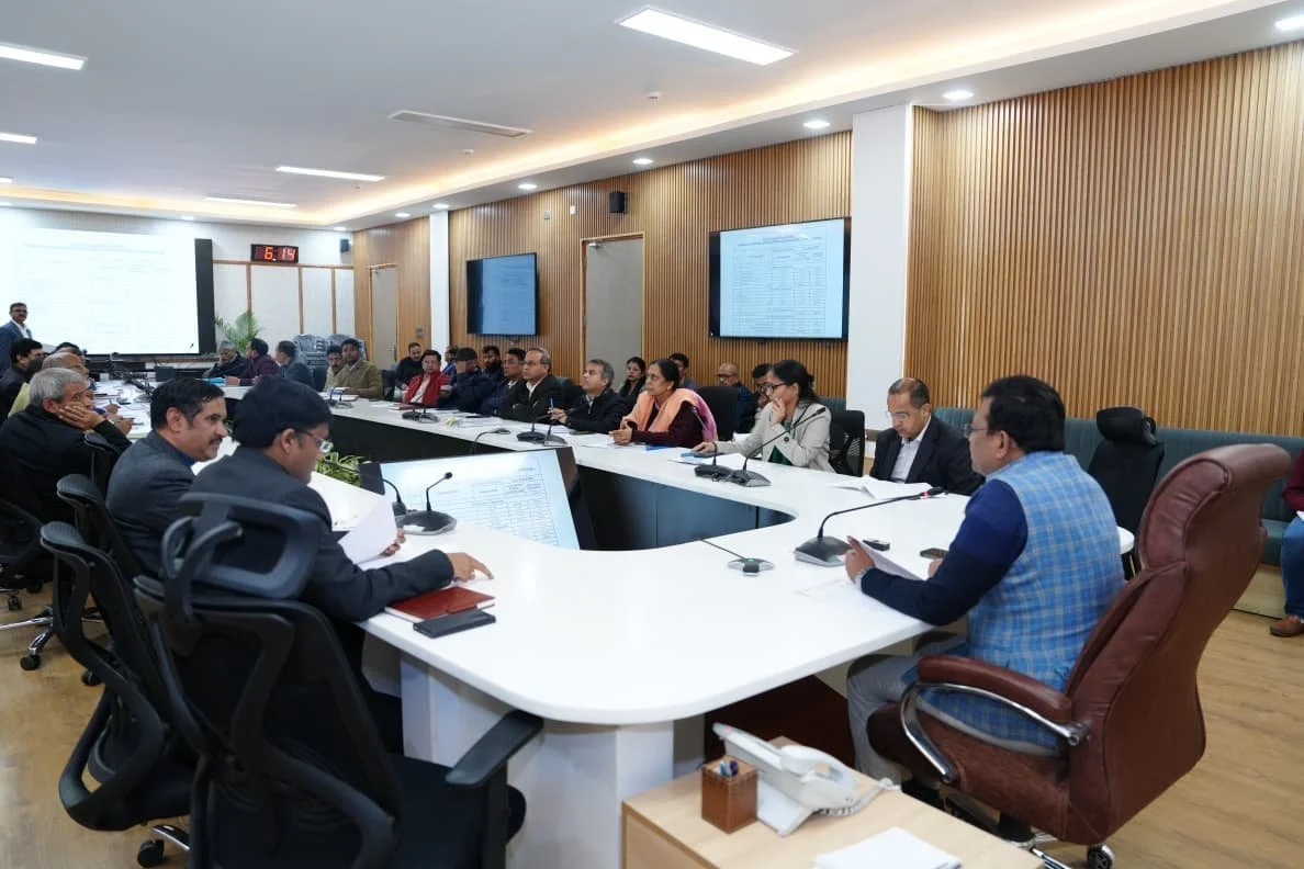 मुख्य सचिव आनन्द बर्द्धन की अध्यक्षता में व्यय वित्त समिति की बैठक, विभिन्न विभागों के प्रस्तावों की संस्तुति