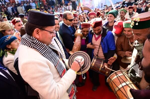 मुख्यमंत्री पुष्कर सिंह धामी ने सांकरी में केदारकांठा शीतकालीन महोत्सव का किया शुभारंभ