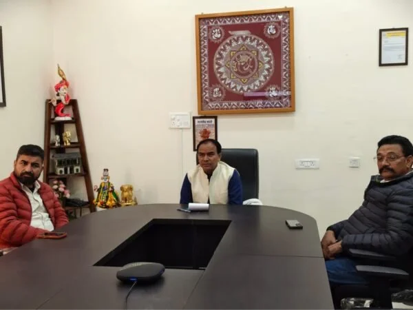 स्वास्थ्य मंत्री डॉ. धन सिंह रावत ने ली विभाग की समीक्षा बैठक, चिकित्सा इकाइयों में पैरामेडिकल स्टॉप के रिक्त पदों को भरने का निर्देश