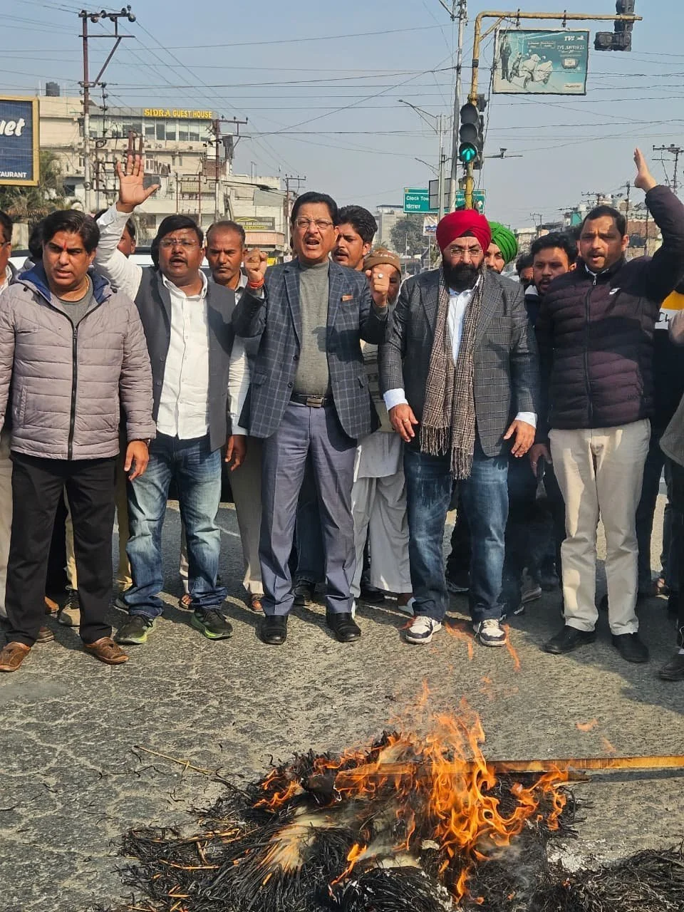 अंकिता भंडारी हत्याकांड : VIP की भूमिका पर नई मांग, कांग्रेस ने सभी 100 वार्डों में निकाले जुलूस, पुतले जलाए