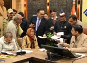 “देहरादून में डीएम जनदर्शन: 102 शिकायतों का समाधान, फर्जी ऋण और भूमि विवाद पर सख्त कार्रवाई”