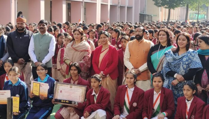 “संविधान दिवस 2025: देहरादून में ‘वन्दे मातरम्’ के साथ छात्रों और नागरिकों ने लिया राष्ट्र की एकता व संप्रभुता का संकल्प”