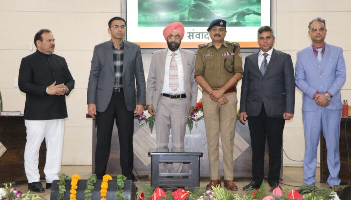 “संविधान दिवस 2025: मुख्यमंत्री पुष्कर सिंह धामी ने अभियोजन विभाग के कार्यक्रम में किया दीप प्रज्वलन, वाद-विवाद और सांस्कृतिक कार्यक्रमों से मिली प्रेरणा”