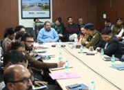 देहरादून में शीतलहर अलर्ट: जिला प्रशासन ने शुरू की बचाव तैयारियां, अलाव, कंबल और एडवांस राशन की व्यवस्था