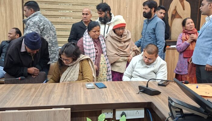 देहरादून जनता दरबार में उमड़ा जनसैलाब! 130 फरियादियों की गुहार—बुजुर्गों से लेकर दिव्यांगों तक के मामलों में तत्काल कार्रवाई