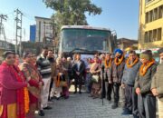 जागेश्वर धाम के लिए रवाना हुआ प्रथम तीर्थ दल! 27 वरिष्ठ तीर्थयात्रियों को CDO अभिनव शाह ने हरी झंडी दिखाकर किया विदा