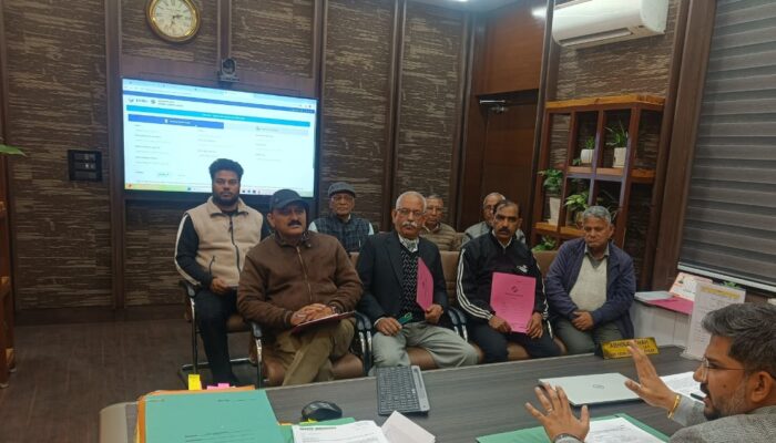 देहरादून में चुनावी तैयारियों का बिगुल! विशेष गहन पुनरीक्षण SIR पर हाई-लेवल मीटिंग, सभी दलों को मिली कड़ी हिदायतें