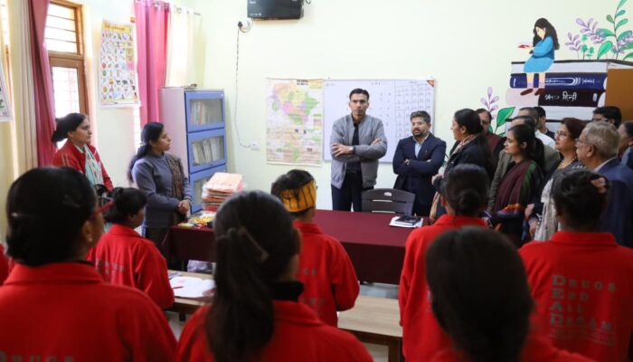 देहरादून में डीएम सविन बंसल का जोरदार औचक निरीक्षण! नारी–बाल निकेतन में सुरक्षा से स्वास्थ्य तक बड़े फैसले, तुरंत तैनाती से लेकर नए भवन तक को मिली रफ्तार