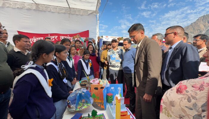 डीएम का सख्त एक्शन! 24 घंटे में रा.प्रा.वि. लिस्ट्राबाद में नई शिक्षिका तैनात — बच्चों की पढ़ाई पर अब नहीं लगेगी ब्रेक