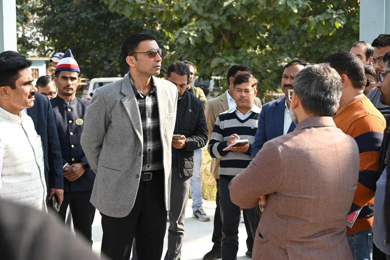 पर्यावरण संरक्षण की पहल, लाल पानी में निर्माणधीन एकीकृत ठोस अपशिष्ट प्लांट का डीएम ने किया स्थलीय निरीक्षण