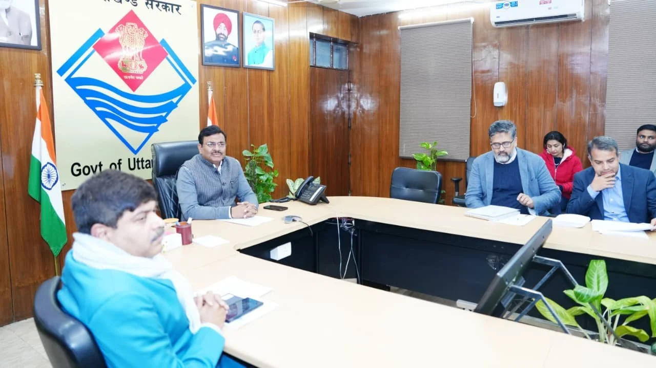 मुख्य सचिव ने ली देहरादून शहर यातायात संकुलन को लेकर अधिकारियों के साथ बैठक