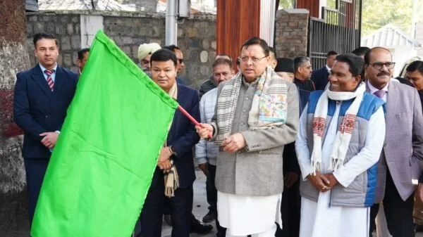 मुख्यमंत्री पुष्कर सिंह धामी ने “ग्रामीण गढ़वाल समग्र स्वास्थ्य सेवा परियोजना” के अंतर्गत मोबाइल मेडिकल यूनिट वाहनों का किया फ्लैग‑ऑफ