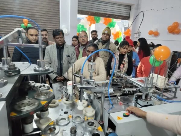 लक्सर ब्लॉक में स्वरोजगार की नई पहल : दोना-पत्तल एवं पेपर कप निर्माण इकाई का शुभारंभ