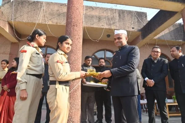 जनपद में हर्षोल्लास के साथ मनाया गया 77 वां गणतंत्र दिवस समारोह, जिला कार्यालय परिसर में डीएम मयूर दीक्षित ने किया ध्वज फहराया 