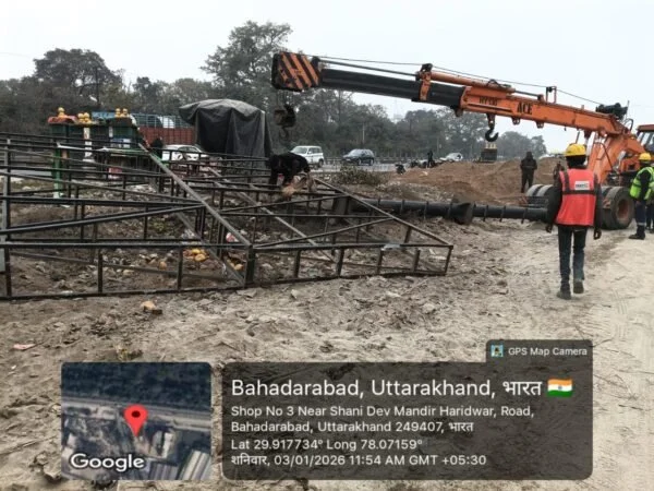 डीएम मयूर दीक्षित के निर्देशन में एनएचएआई द्वारा राष्ट्रीय राजमार्ग किनारे अवैध रूप से स्थापित किए गए यूनीपोल एवं होर्डिंग हटाने की कार्यवाही निरंतर जारी