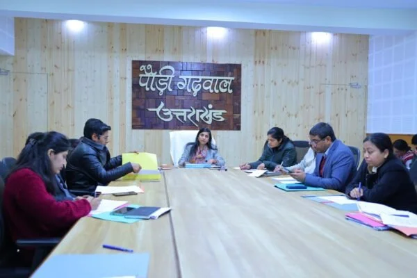 डीएम स्वाति एस. भदौरिया ने ली मुख्यमंत्री घोषणाओं एवं मुख्यमंत्री हेल्पलाइन मामलों की समीक्षा बैठक, 36 दिन से अधिक लंबित शिकायतों का करें त्वरित निस्तारण, अधिकारियों को दिए सख्त निर्देश