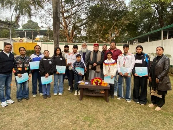 राज्यसभा सांसद महेंद्र भट्ट ने राष्ट्रीय आइस स्केटिंग प्रतियोगिता 2025 के विजेता खिलाड़ियों को किया सम्मानित