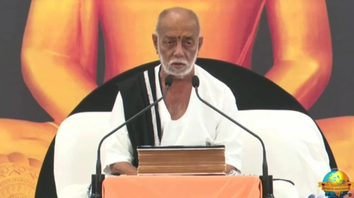 कश्मीर में शहीद हुए जवानों को मोरारीबापू की श्रद्धांजलि और परिवारजनों को सहायता