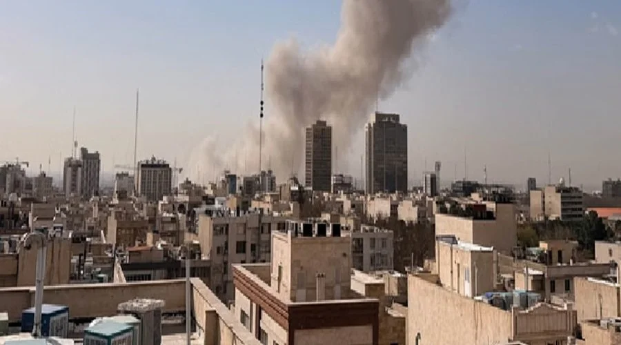 इस्राइल-अमेरिका ने ईरान पर बड़ा संयुक्त हमला शुरू किया, तेहरान में धमाके, ईरान ने मिसाइलों से किया पलटवार