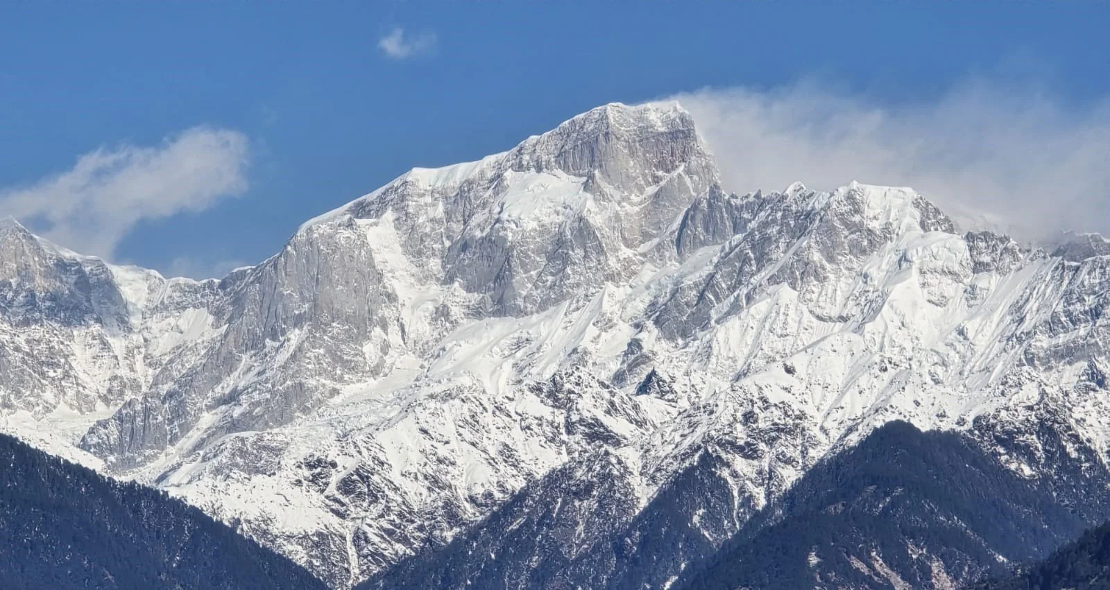 मौसम की मेहरबानी से लौटा हिमालयी चोटियों का बर्फीला श्रृंगार, लोगों में जगी राहत की उम्मीद