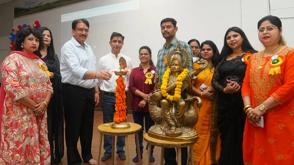 श्री महंत इन्दिरेश अस्पताल के नेत्र रोग विभाग ने ग्लूकोमा से बचाव का दिया संदेश