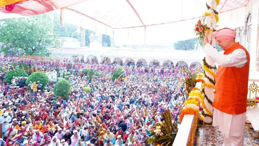श्री दरबार साहिब में गुरु मंत्र पाकर धन्य धन्य हुई गुरु की प्यारी संगतें, श्रीमहंत देवेन्द्र दास जी महाराज रविवार सुबह करेंगे विशेष पूजा अर्चना