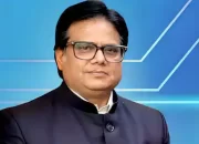 DD न्यूज के एंकर अशोक श्रीवास्तव ने लाइव शो में राहुल गांधी को बताया सावरकर की जूते की धूल, मचा बवाल