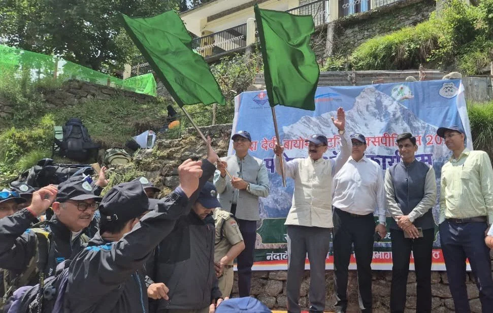 नंदादेवी वायोडायवर्सिटी एक्सपीडिशन को वन मंत्री ने किया रवाना