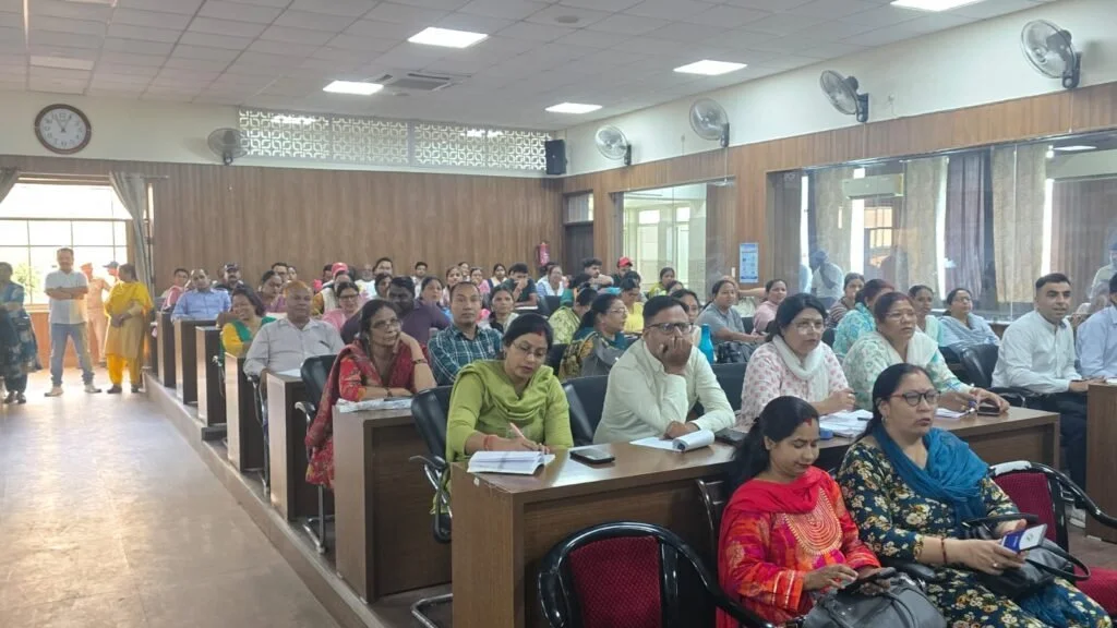 मतदाता सूची को त्रुटिरहित बनाने की तैयारी तेज; एसआईआर-2026 के तहत घर-घर पहुंचेंगे गणना फार्म, बीएलओ को मिला विशेष प्रशिक्षण