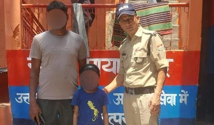 नीलकंठ मंदिर में बिछड़ी 7 वर्षीय बालिका को पौड़ी पुलिस ने परिजनों से सकुशल मिलाया