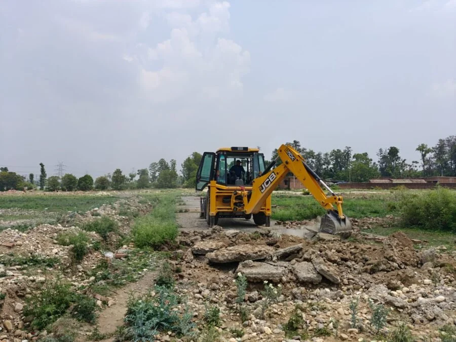 एमडीडीए का बड़ा एक्शन : सहसपुर के कल्याणपुर में 50 बीघा की अवैध प्लाटिंग ध्वस्त, उपाध्यक्ष बंशीधर तिवारी बोले- अवैध कॉलोनियां किसी भी कीमत पर नहीं होंगी बर्दाश्त