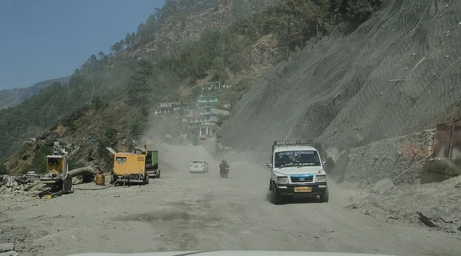 बारिश से उत्तराखंड में 34 सड़कें बंद, चमोली सबसे अधिक प्रभावित