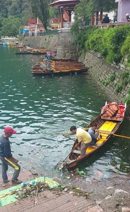 सोशल मीडिया शिकायत पर प्रशासन एक्शन में, बृहद सफाई अभियान से चमकी नैनीझील