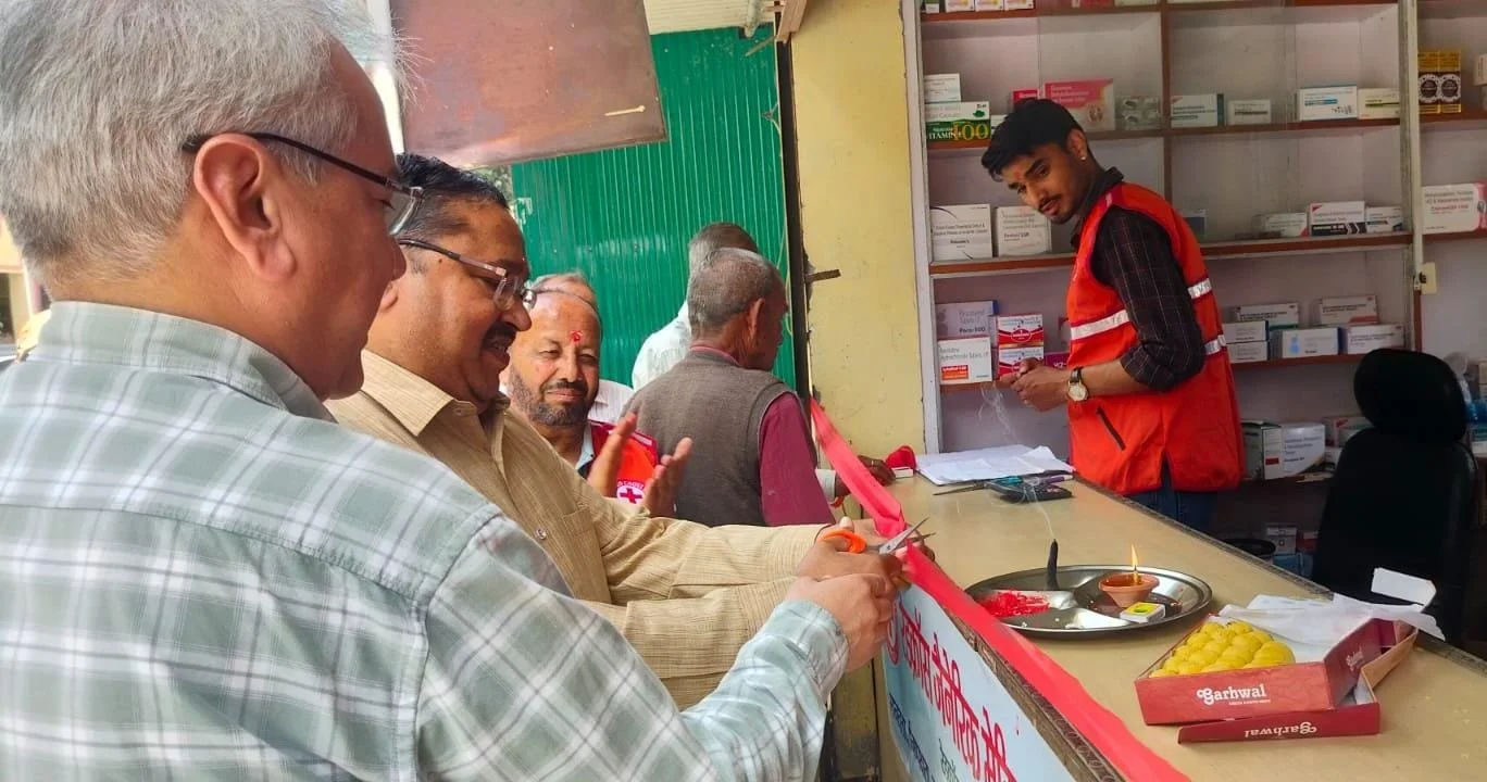 जिला चिकित्सालय पौड़ी में शुरू हुआ रेडक्रॉस जेनेरिक मेडिकल स्टोर, किफायती दरों पर गुणवत्तापूर्ण दवाइयां होंगी उपलब्ध, मरीजों का घटेगा उपचार खर्च